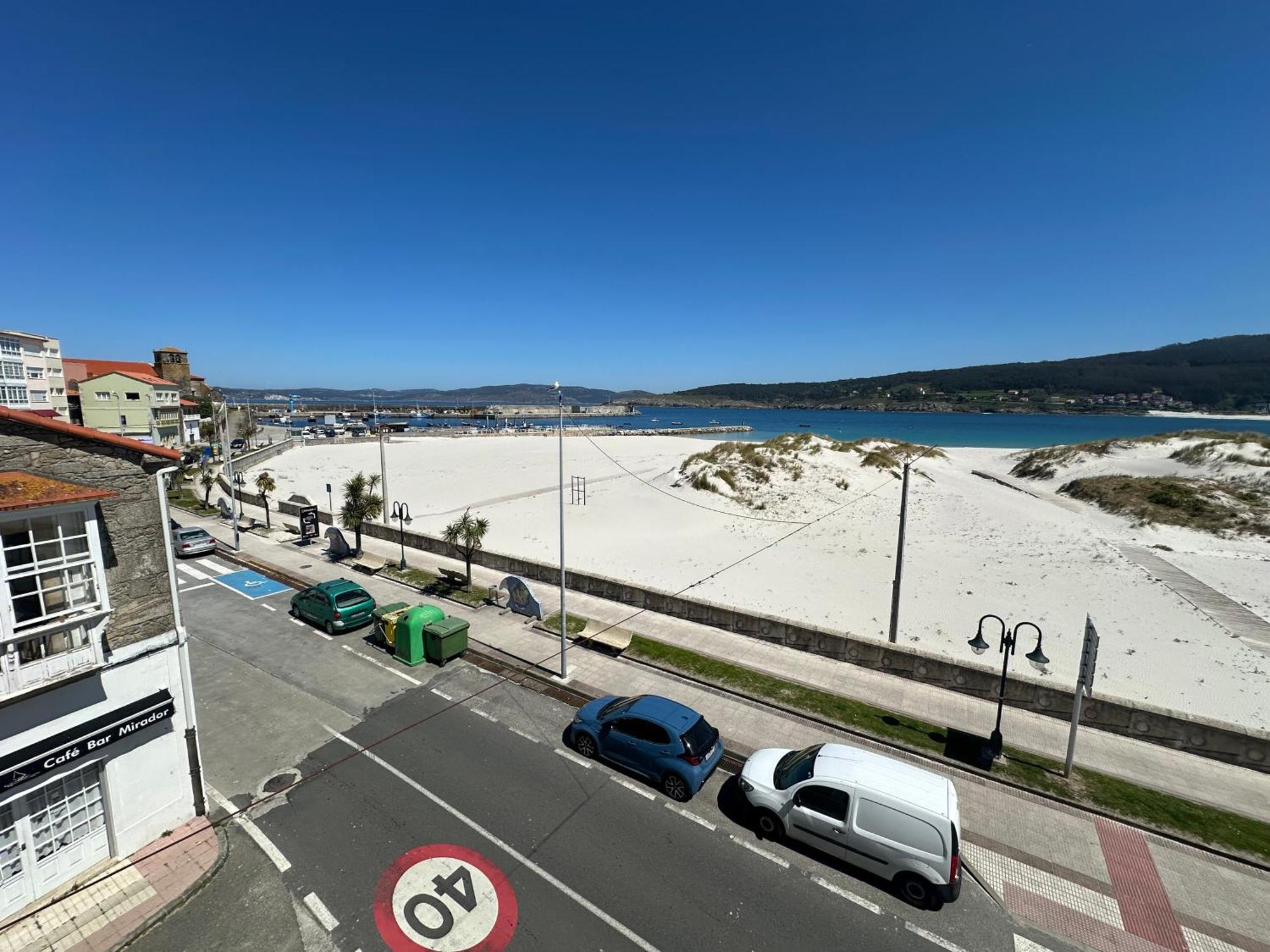 A Terraza Pequena By Oktheway Apartamento Laxe Exterior foto